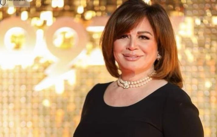 إلهام شاهين تشن هجومًا على ياسمين عز