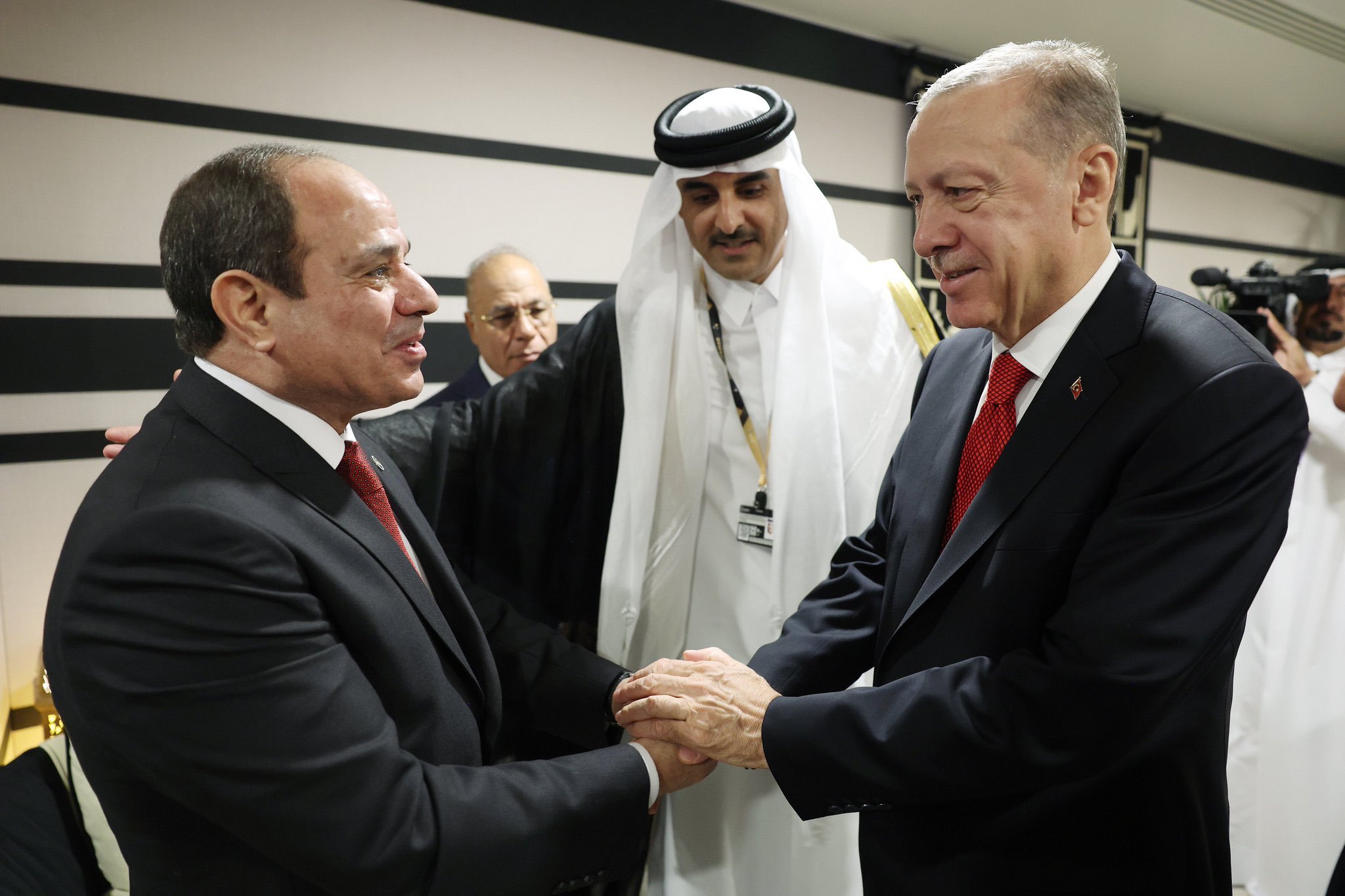 تفاصيل لقاء المصافحة بين السيسي وأردوغان في افتتاح كأس العالم