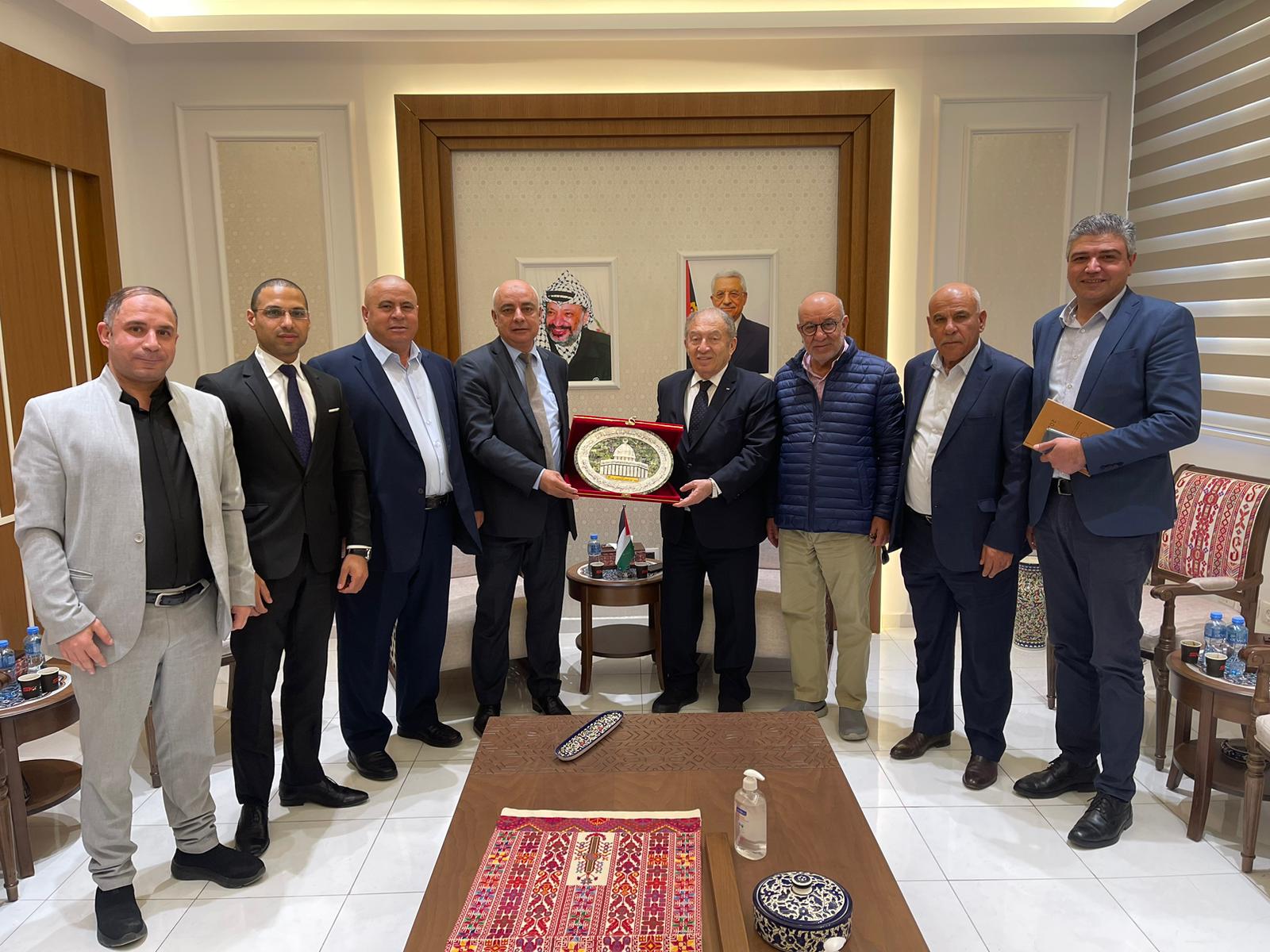 جمعية رجال الأعمال تناقش مع العسيلي تطورات الأوضاع الاقتصادية بغزة