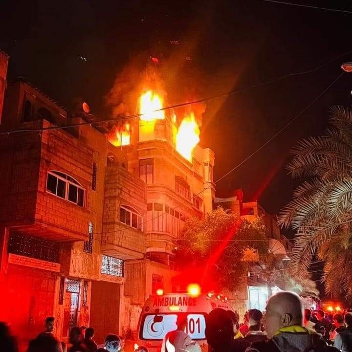 وفيات ومصابون جراء حريق التهم شقة سكنية في جباليا شمال القطاع (فيديو)