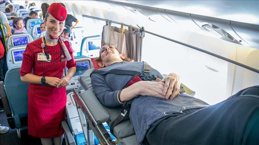 بطائرة مخصصة لها.. للمرة الأولى أطول امرأة تسافر جواً