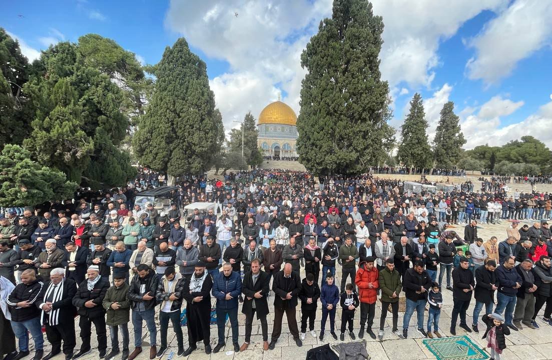 70 ألفاً أدوا صلاة الظهر في المسجد الأقصى بذكرى المولد النبوي