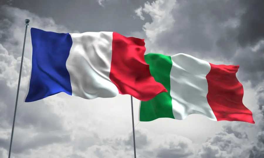 فرنسا تهدد إيطاليا بعواقب بسبب رفضها قبول دخول سفينة مهاجرين