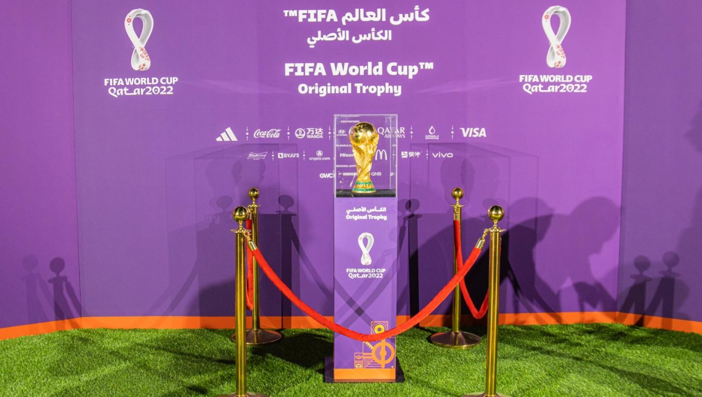 قطر تتيح للجماهير إلقاء نظرة على كأس العالم 2022 الأصلي