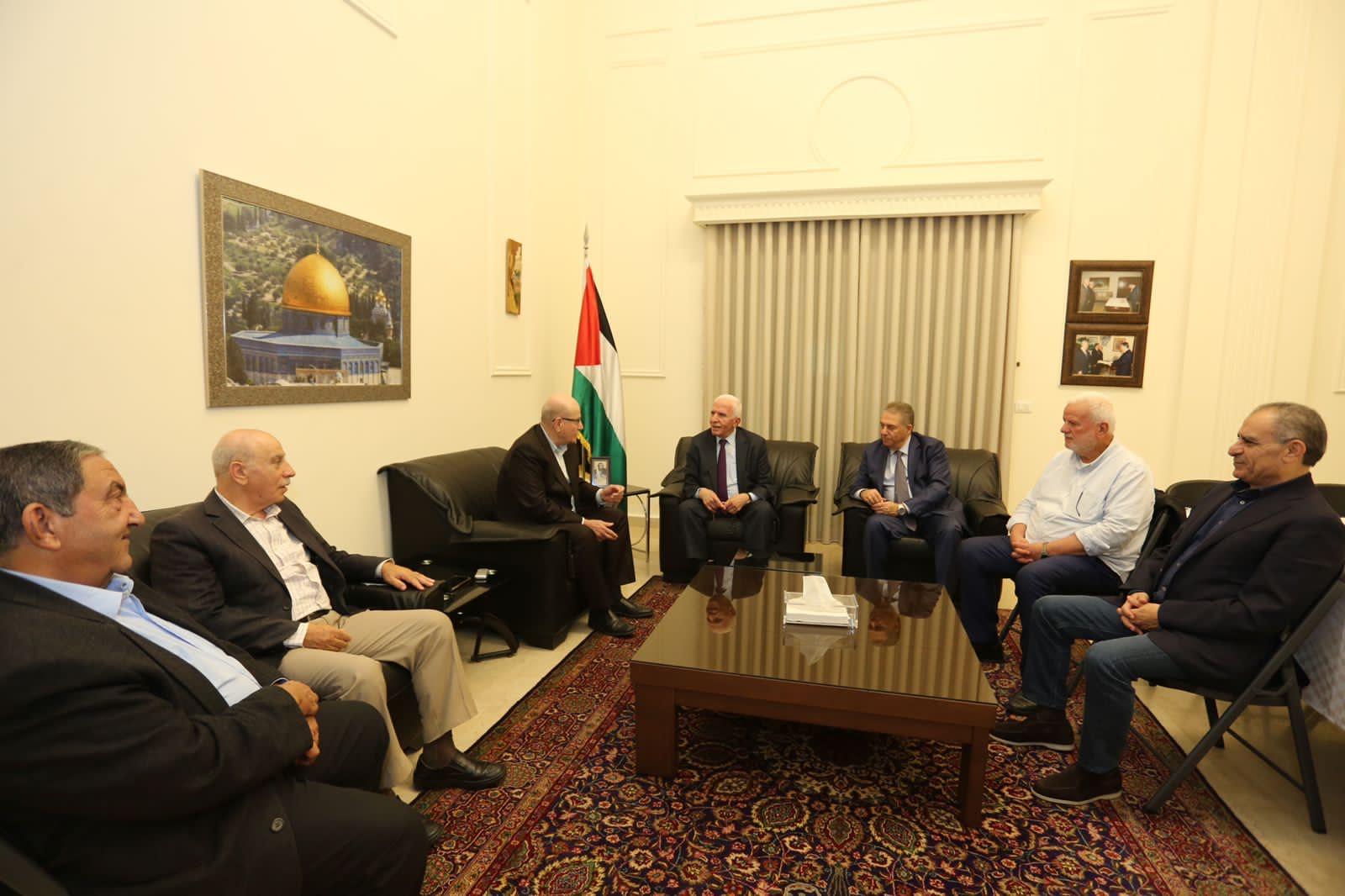 الأحمد يلتقي وفدًا من الجبهة الديمقراطية في بيروت