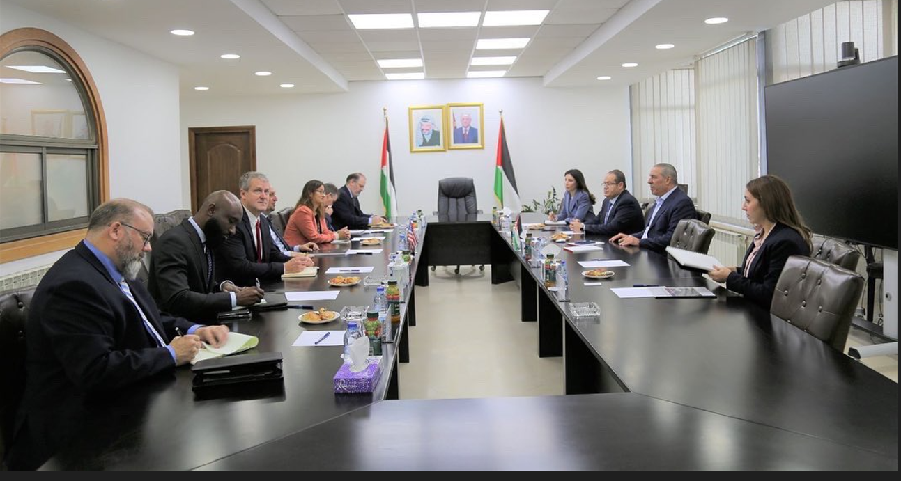 الشيخ يلتقي المبعوث الأمريكي هادي عمرو ويُطلعه على آخر المستجدات