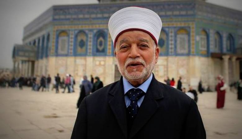 المفتي العام يُعلن موعد صلاة عيد الفطر ويدعو لزيارة أسر الشهداء