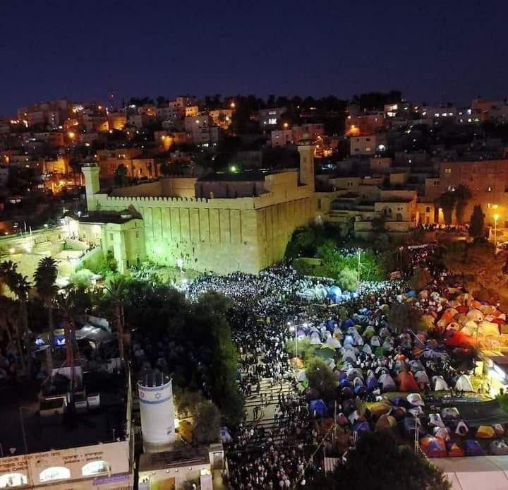 اقتحام مئات المستوطنين للمسجد الإبراهيمي للاحتفال بـ"عيد الأنوار"