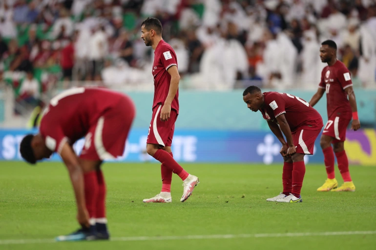أصابع الاتهام تجاه المدرّب.. من يتحمل مسؤولية خروج قطر المبكر من المونديال؟