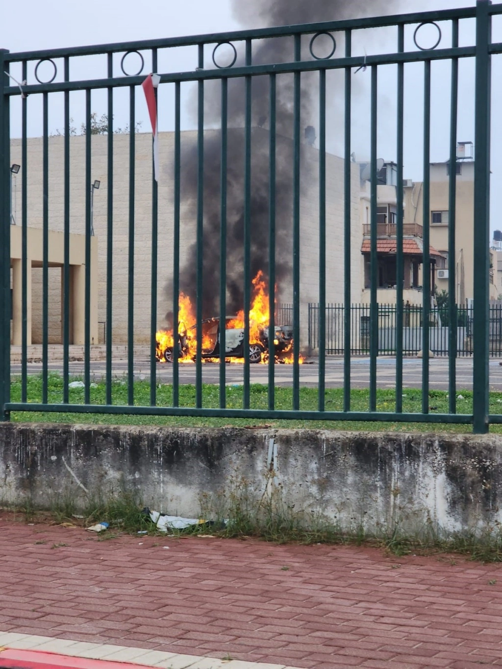 اشتعال سيارة في بلدة قلنسوة بالداخل المحتل