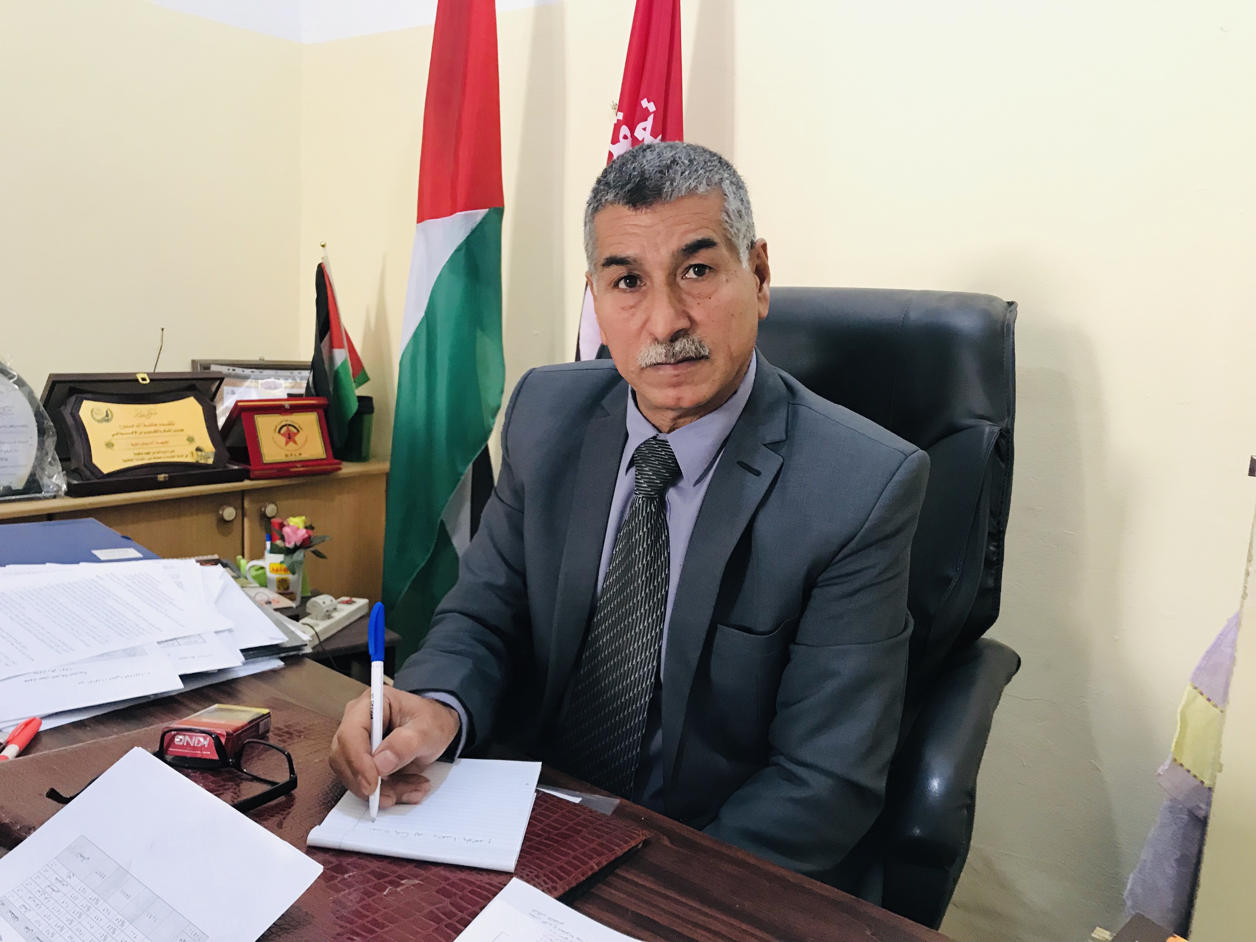 أبو ظريفة يطالب السلطة بالتراجع عن الصفقة المبرمة مع أمريكا