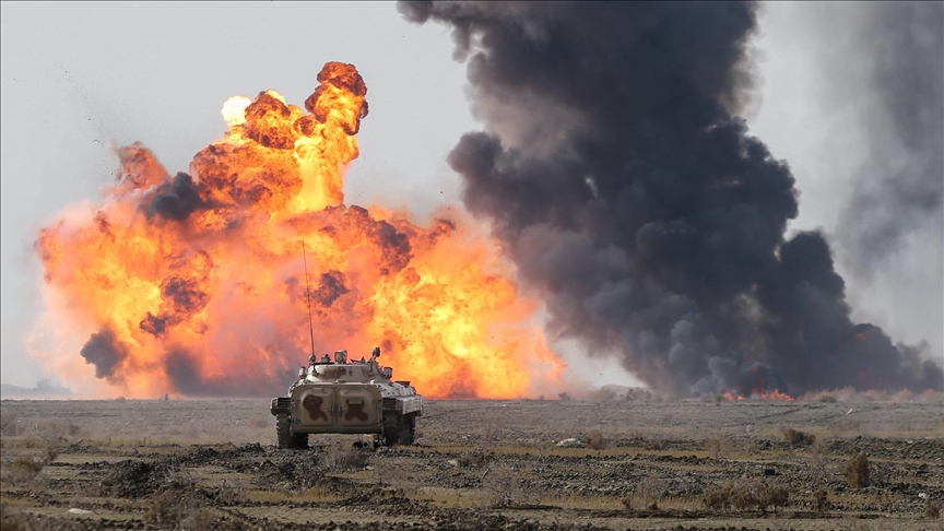 الجيش الإيراني يبدأ مناورة عسكرية في خليج عمان