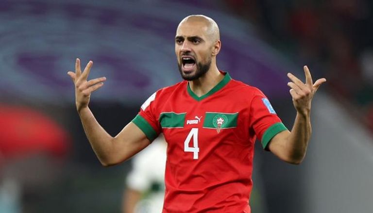 النجم المغربي سفيان امرابط على رأس خطة توتنهام الإنجليزي