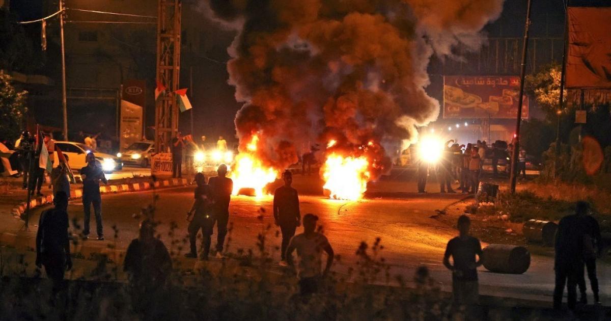 مصابون بالاختناق خلال مواجهات في بلدة بيتا جنوب نابلس