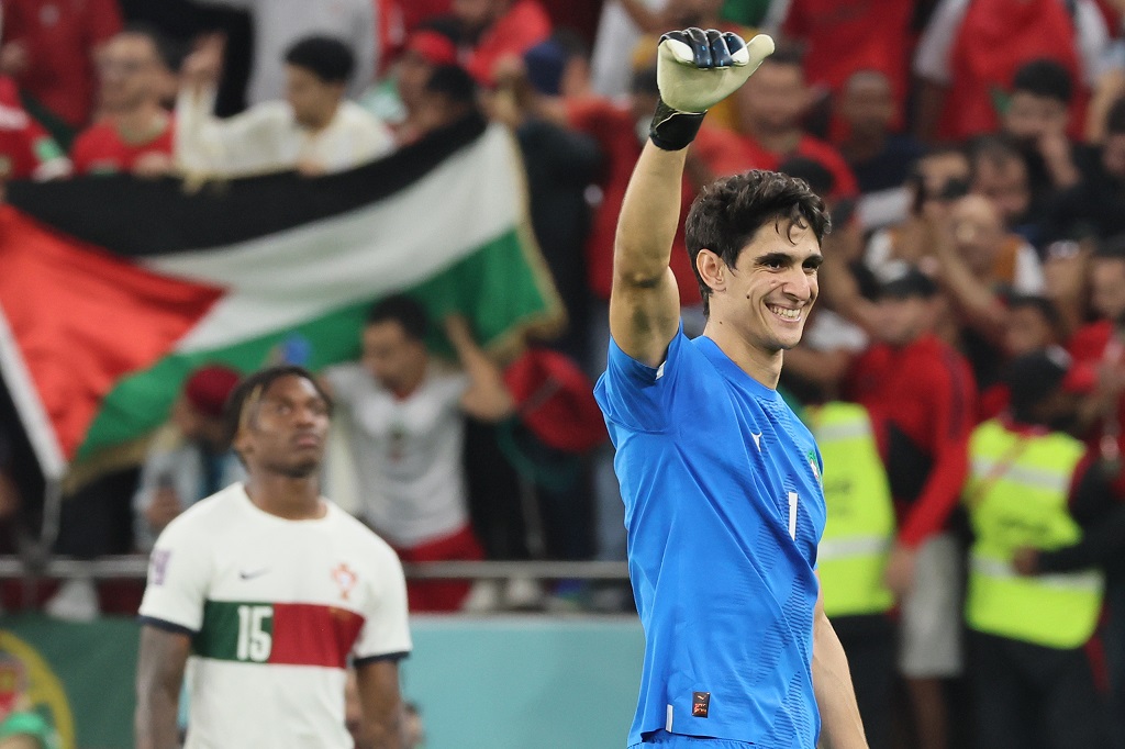 فيفا ترشح ياسين بونو للفوز بجائزة أفضل حارس في العالم لعام 2022