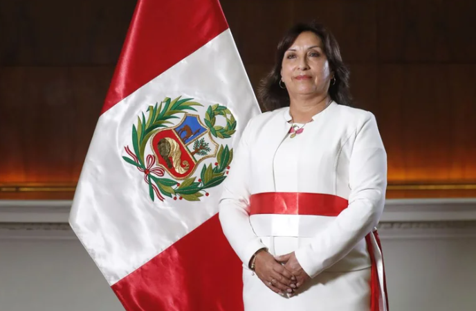 دينا بولوارتي أول امرأة تتولى رئاسة بيرو عقب عزل كاستيلو