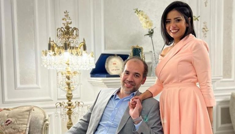 سهر الصايغ تعلن خطوبتها على طبيب أسنان شهير بمصر