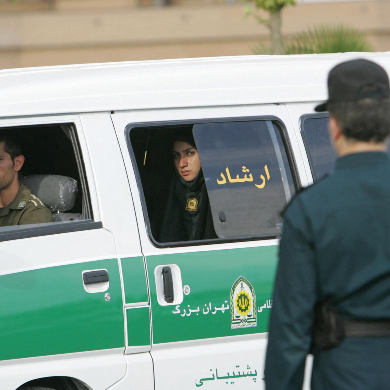 المدعي العام في إيران يحل جهاز شرطة الاداب