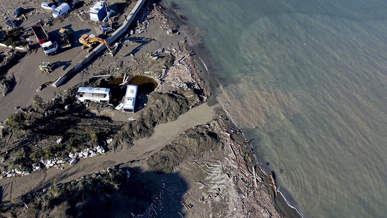 11 قتيلاً حصيلة عاصفة جزيرة إسكيا في إيطاليا