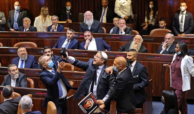 مشروع قانون في الكنيست يسمح بسحب المواطنة من منفذي العمليات