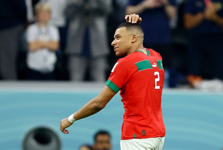 اللعب فيه لا يساعدني.. مبابي يصرح بنيته مغادرة باريس سان جيرمان