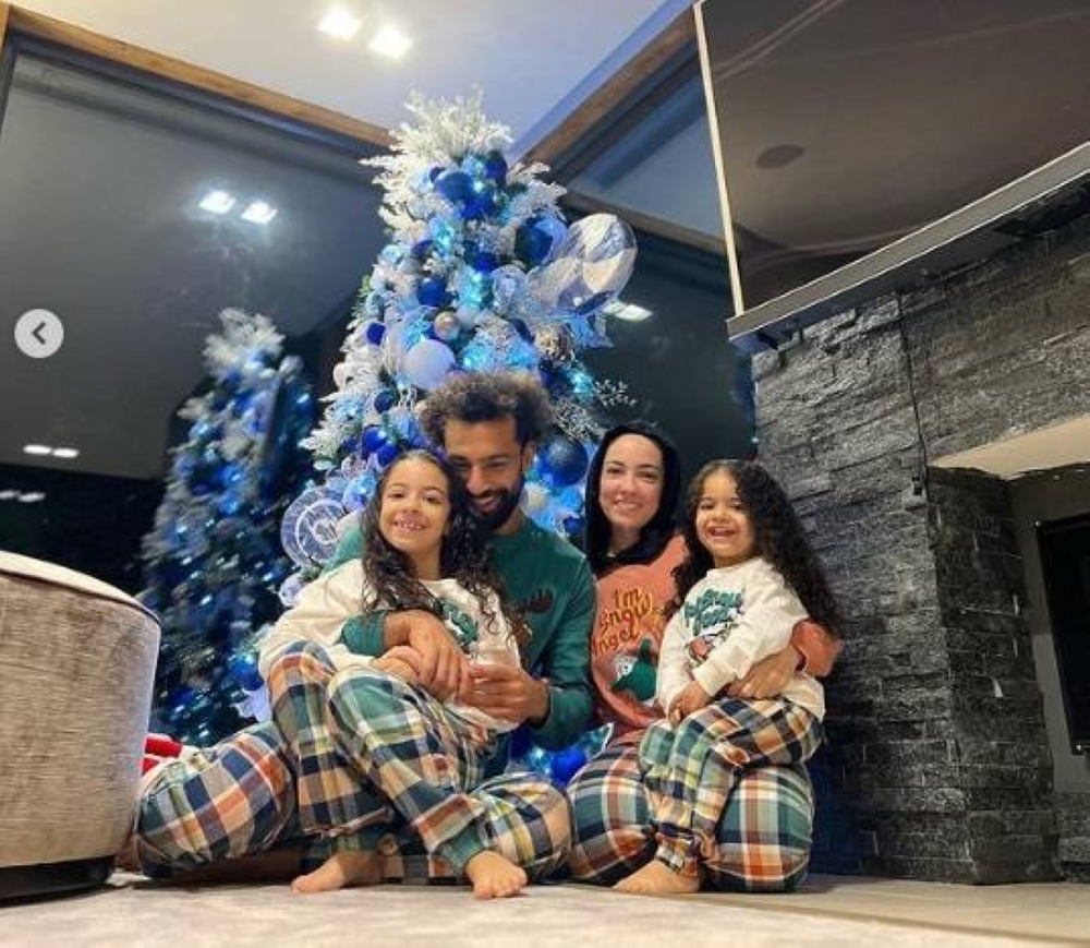 صورة محمد صلاح وأسرته في الكريسماس تلقى تفاعلاً واسعاً