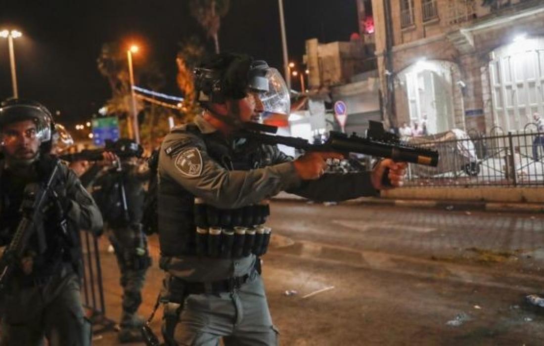 مُصابون بالاختناق خلال تشييع جنازة طفل في بيت أمر