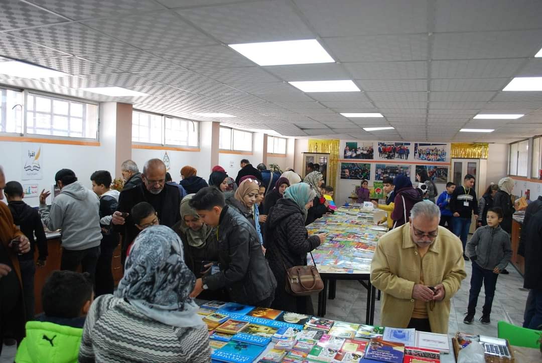 مدرسة بمخيم العائدين بحمص تفتتح معرضها الأول للكتاب