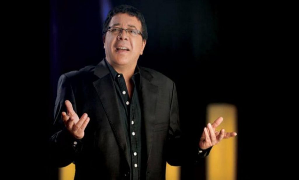 أحمد آدم يعود إلى تقديم برنامج آدم شو