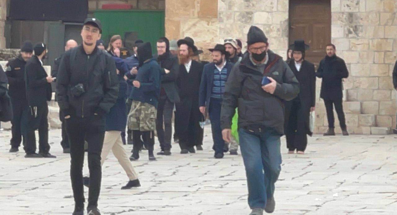 عشرات المستوطنين يقتحمون المسجد الأقصى بحماية شرطية مشددة