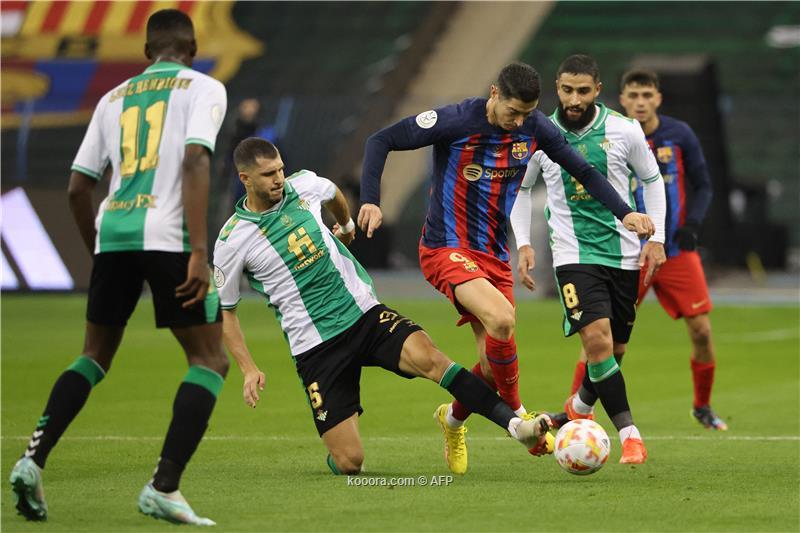 برشلونة يتغلب على بيتيس بصعوبة ليصطدم بريال مدريد