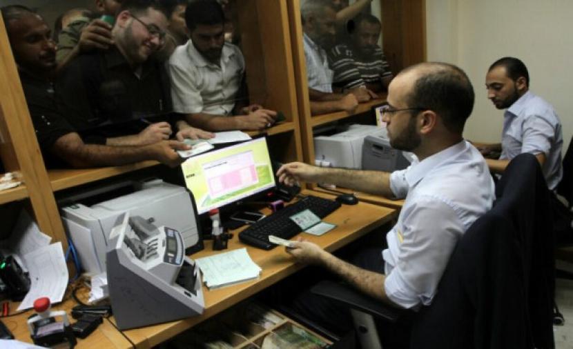 مالية غزة: بدء التسجيل لتسديد الرسوم الجامعية من مستحقات الموظفين
