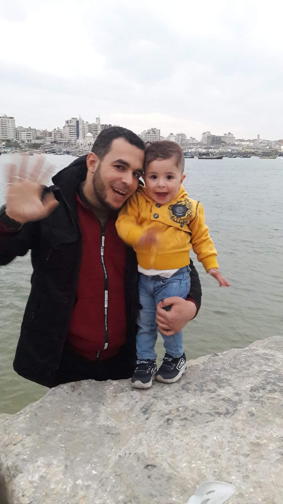 وفاة طفل إثر سقوطه على صخور في بحر مدينة غزة