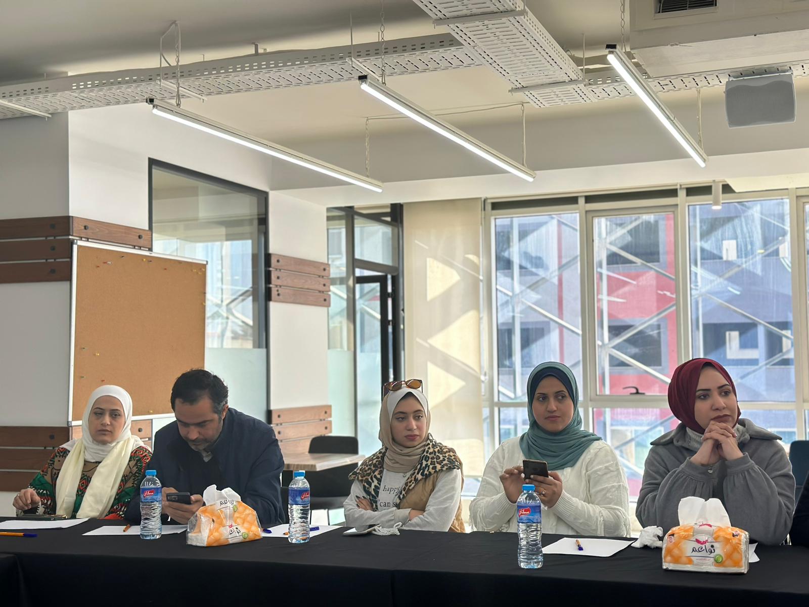 فلسطينيات تنظّم جلسة استماع  حول خطاب الكراهية على مواقع منصات التواصل