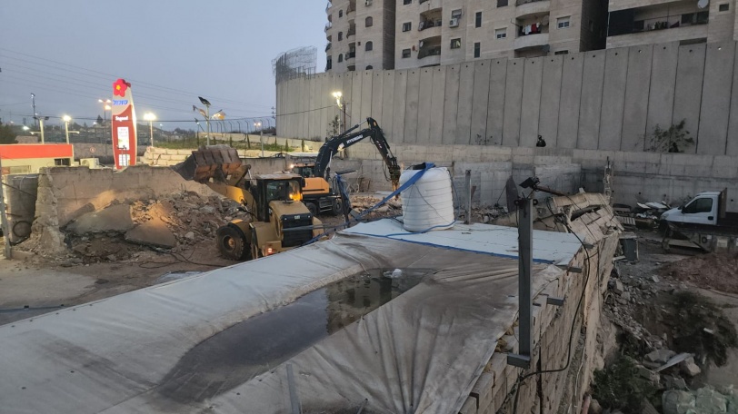 القدس: الاحتلال يهدم ورشة لتصليح المركبات ببلدة شعفاط