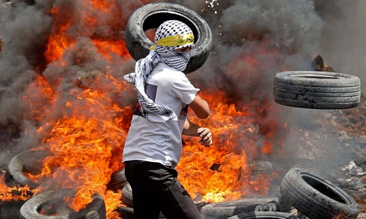 القدس، الضفة، وغزة: رذاذ الوقود في الهواء
