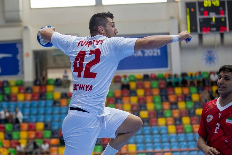 العثور على جثة قائد منتخب تركيا لكرة اليد تحت الأنقاض