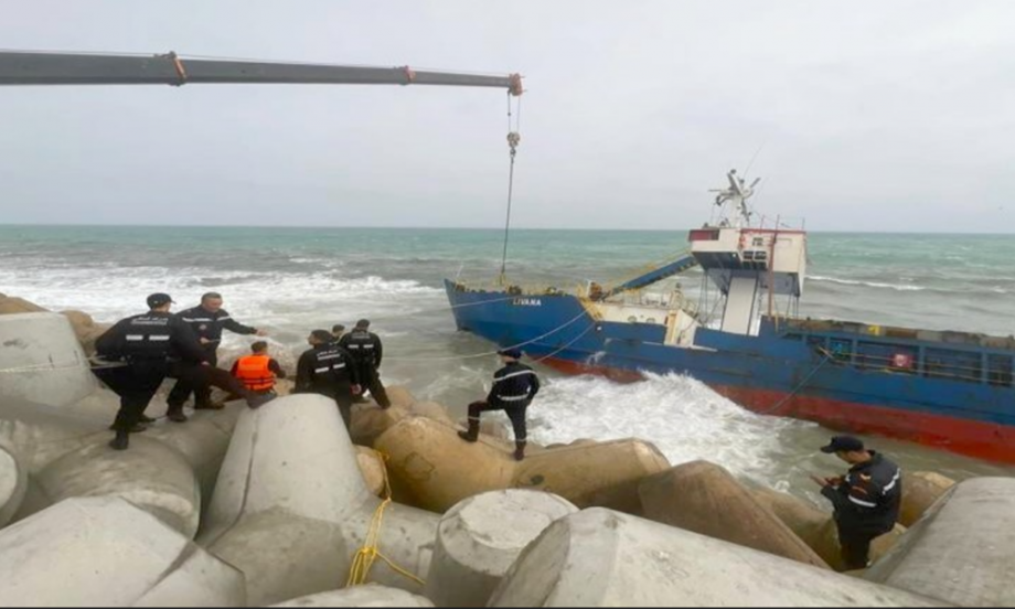 المغرب: جنوح سفينة تجارية قبالة سواحلها الشمالية