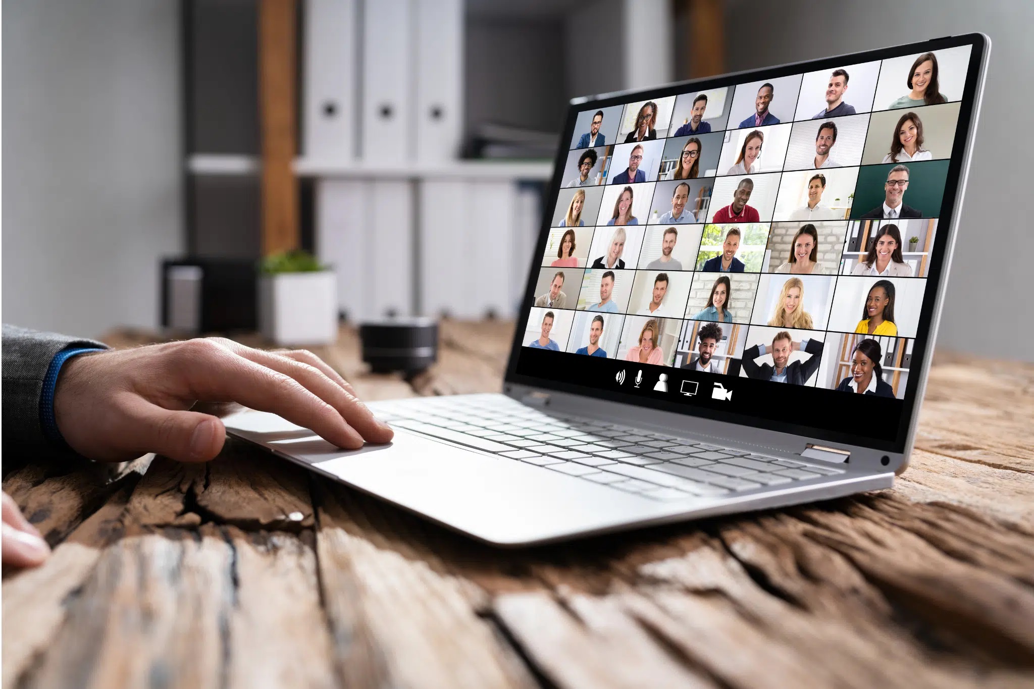 شركة جوجل تُطلق خلفيات 360 درجة لخدمة تطبيقها Google Meet