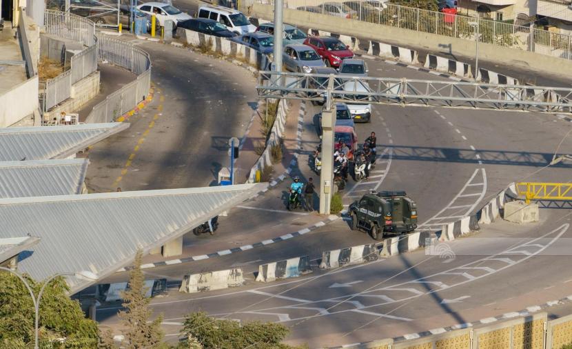 الاحتلال يعرقل حركة تنقل المواطنين على حاجز شعفاط
