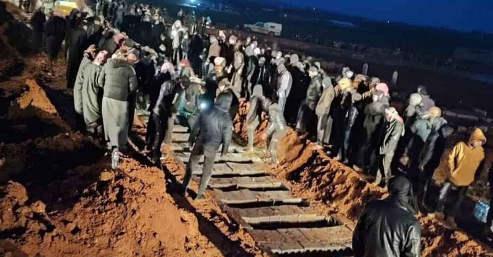 ارتفاع ضحايا الزلزال في عموم سوريا إلى 2370 قتيلا