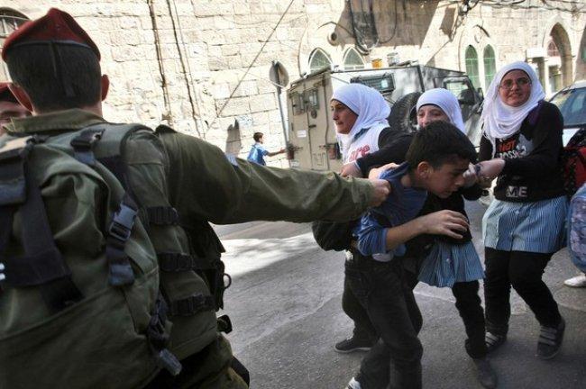 سلطات الاحتلال تُمدد اعتقال طفل مقدسي