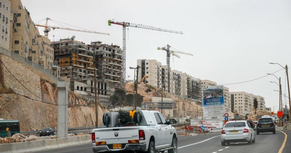 مخطط قلنديا الاستيطاني.. مشروع قديم جديد يستهدف أرض المطار