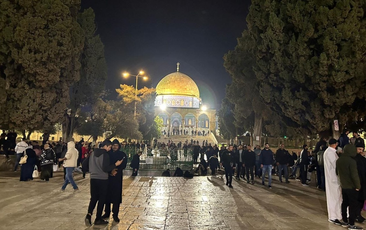 الآلاف يؤدون صلاة فجر الجمعة الأولى من رمضان في الأقصى