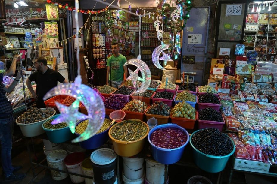 مع حلول شهر رمضان.. الاقتصاد هو الضحية الأبرز في فلسطين