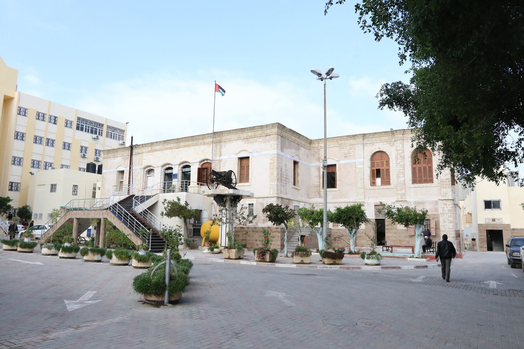 بلدية غزة تعلن إحالة أحد موظفيها للتحقيق والسبب!