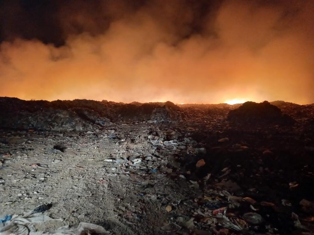 بلدية غزة: حريق كبير في مكب النفايات الرئيس بجحر الديك