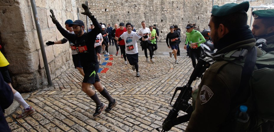 الاحتلال يغلق عدة شوارع في القدس استعداداً لتأمين ماراثون تهويدي