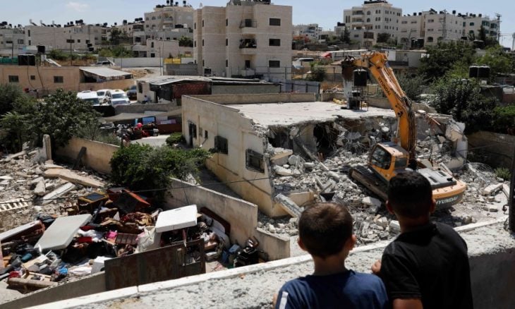 القدس: الاحتلال يُرغم 5 عائلات على هدم منازلها في واد قدوم
