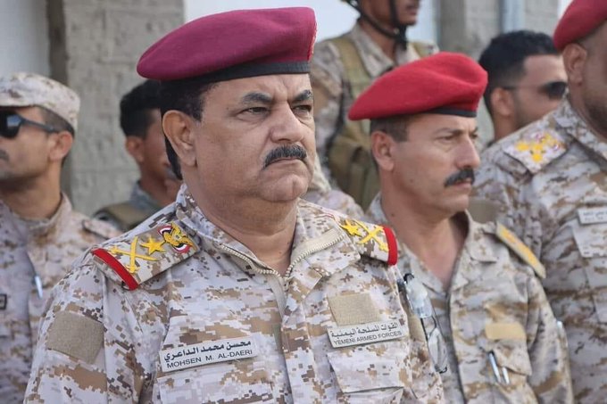 قتلى ومصابون في استهداف لموكب وزير الدفاع اليمني محسن الداعري